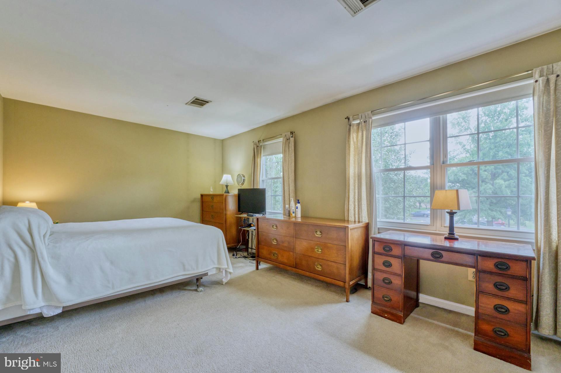 ASHBURN FARM - Residential