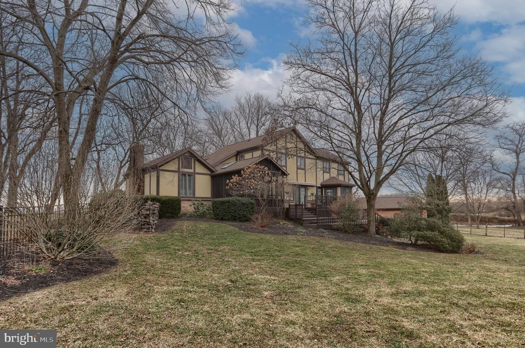 Photo of 1 Banbury Road, HUMMELSTOWN, PA 17036 (MLS # PADA2056148)