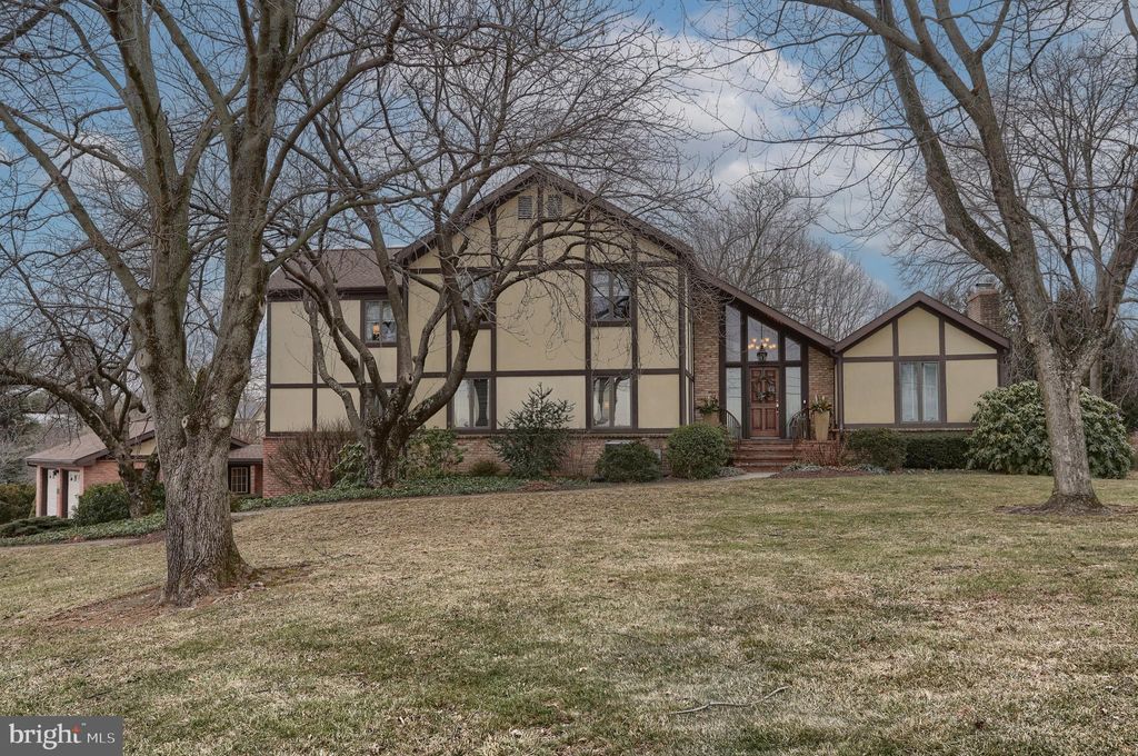 Photo of 1 Banbury Road, HUMMELSTOWN, PA 17036 (MLS # PADA2056148)