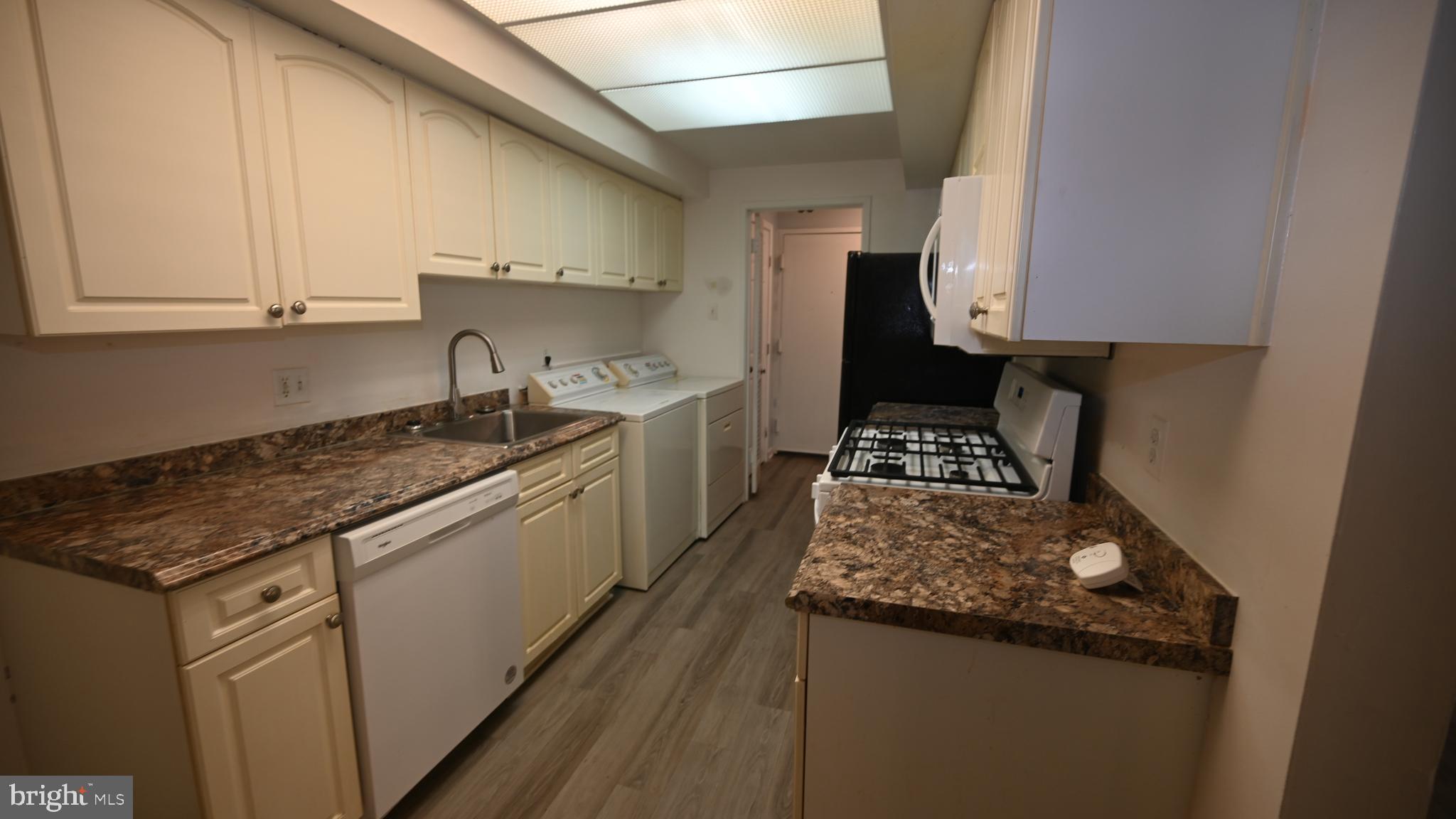 PINES CONDOMINIUM - Residential