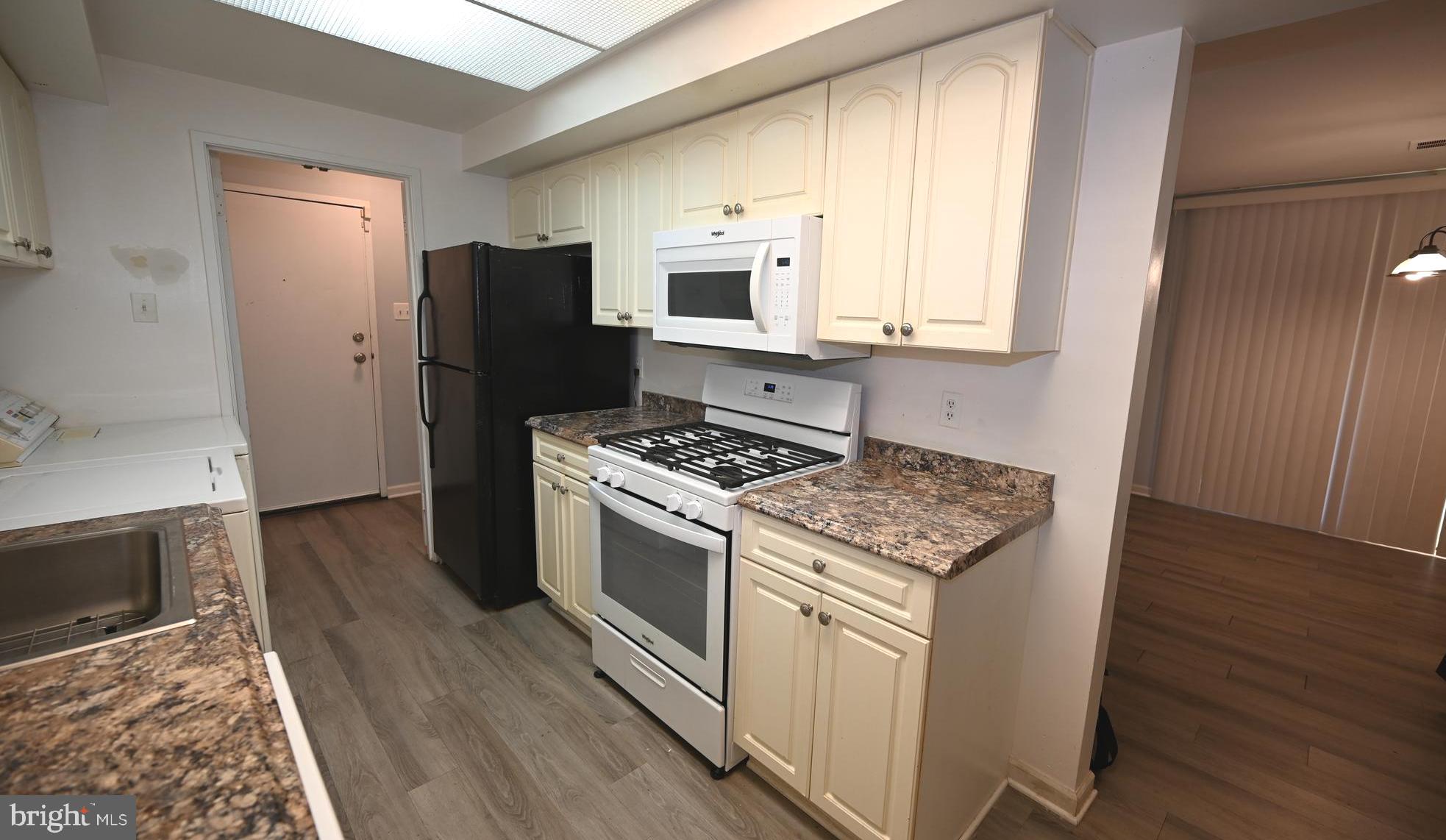 PINES CONDOMINIUM - Residential