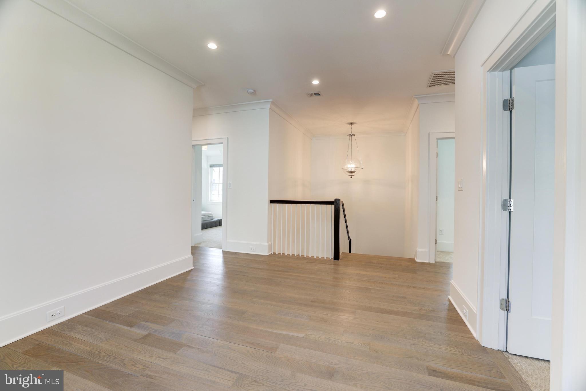 WEST MC LEAN - Residential