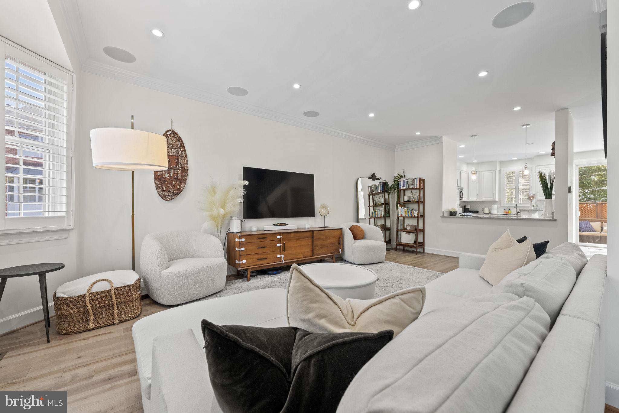 ARLINGTON HEIGHTS - Residential Lease