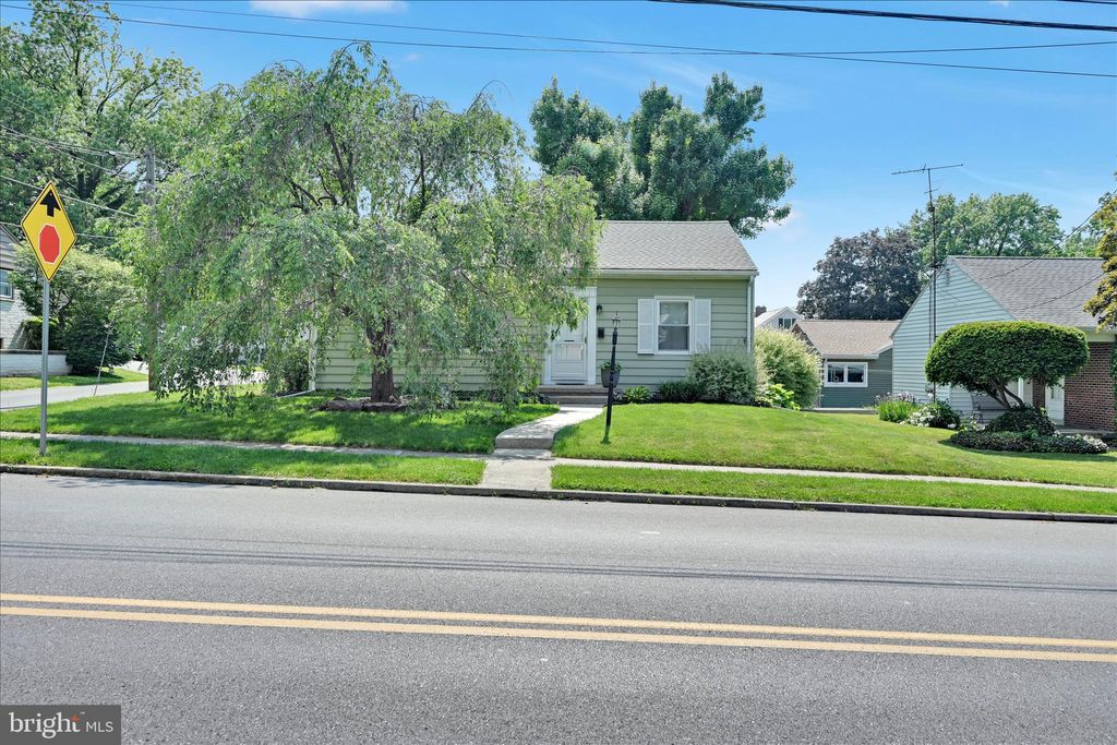 Photo of 312 S Mount Joy Street, ELIZABETHTOWN, PA 17022 (MLS # PALA2088694)