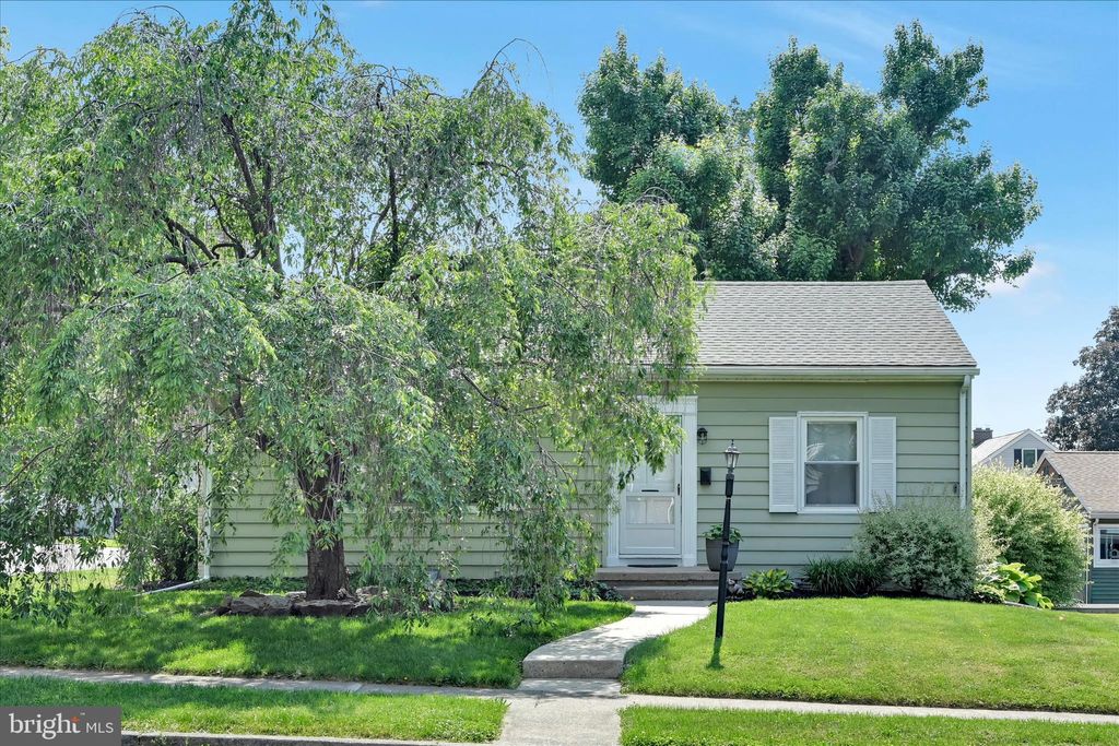 Photo of 312 S Mount Joy Street, ELIZABETHTOWN, PA 17022 (MLS # PALA2088694)