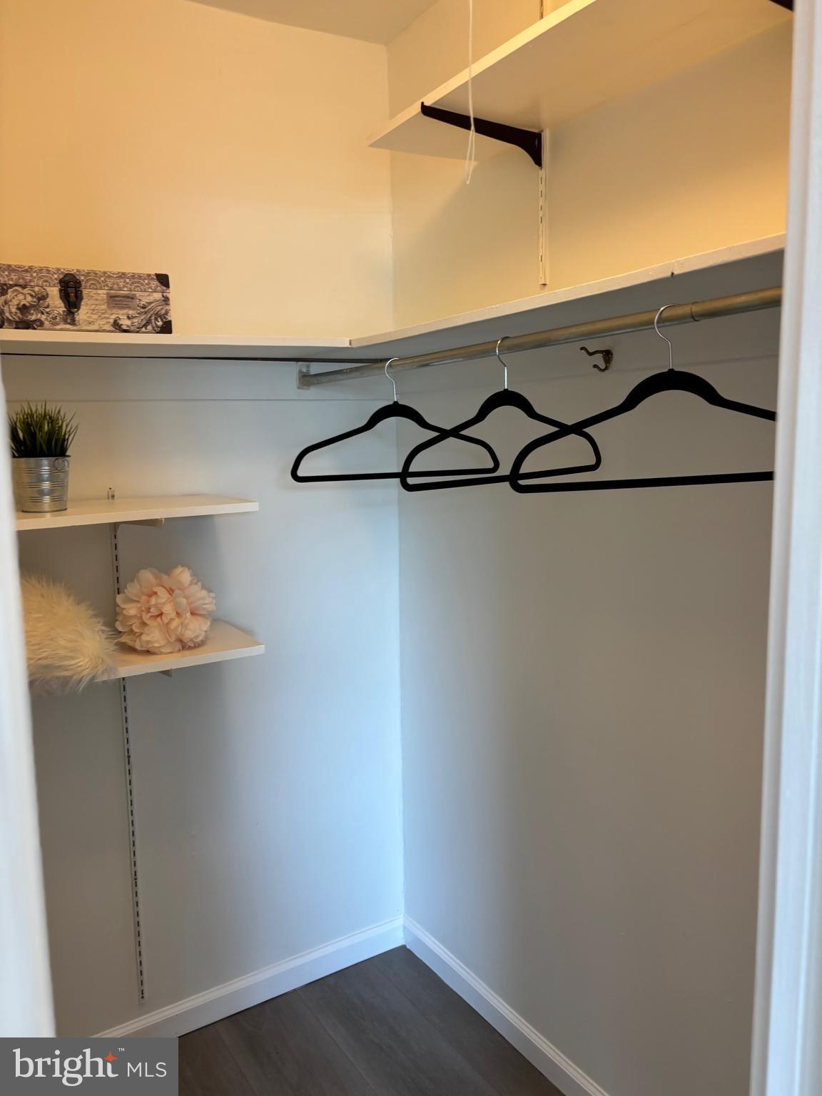 WALNUT GROVE - Residential Lease