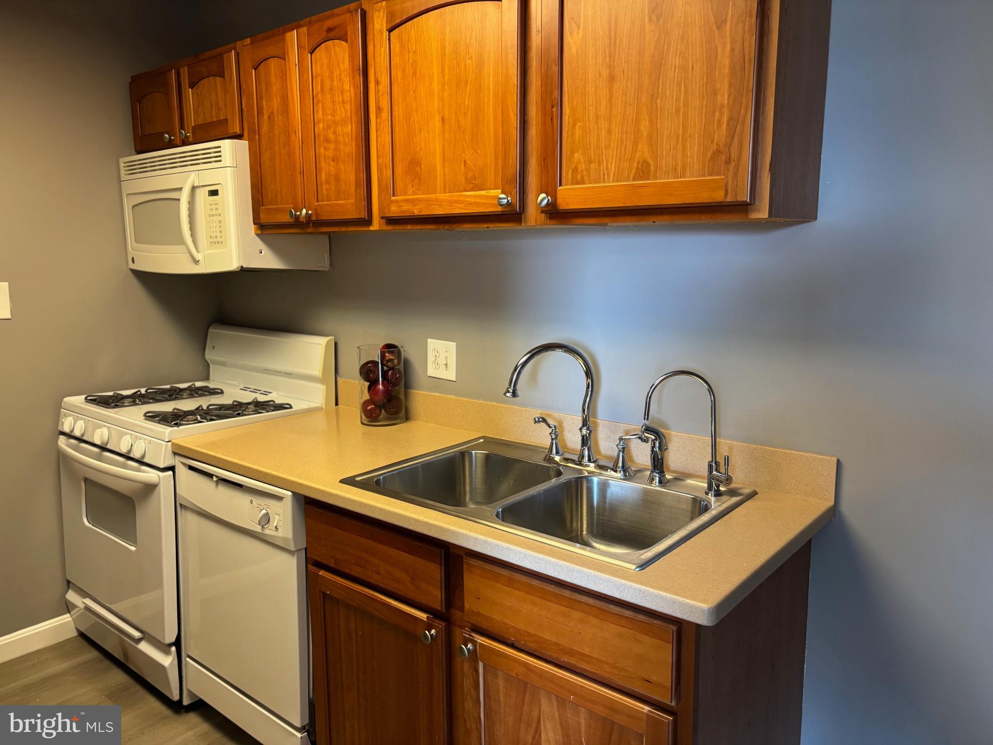 WALNUT GROVE - Residential Lease