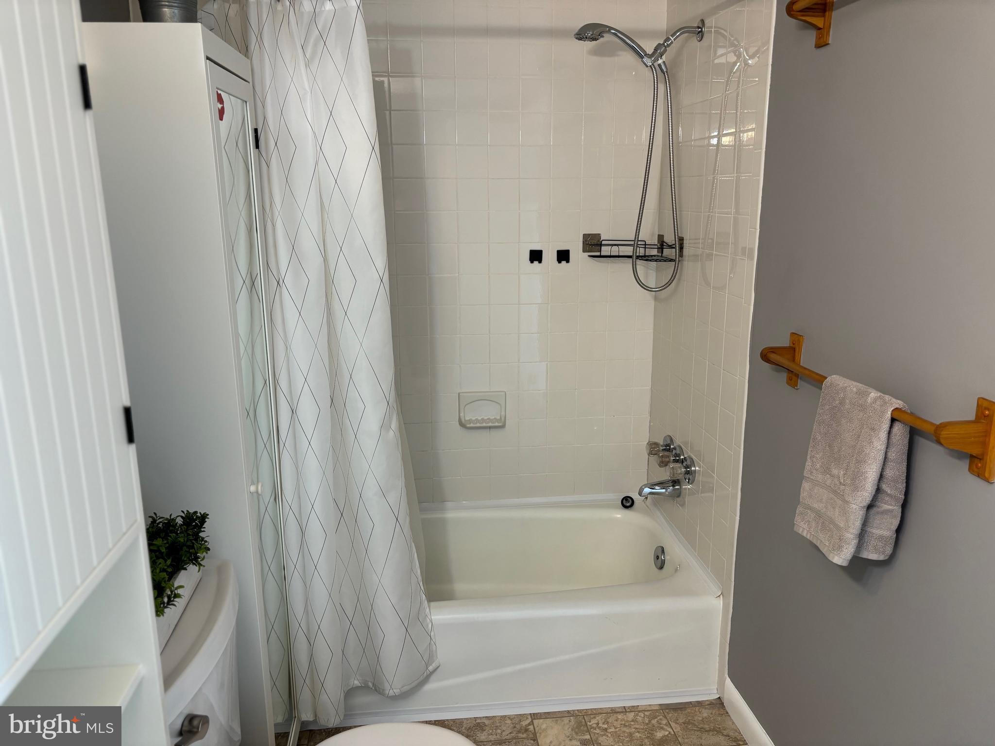 WALNUT GROVE - Residential Lease