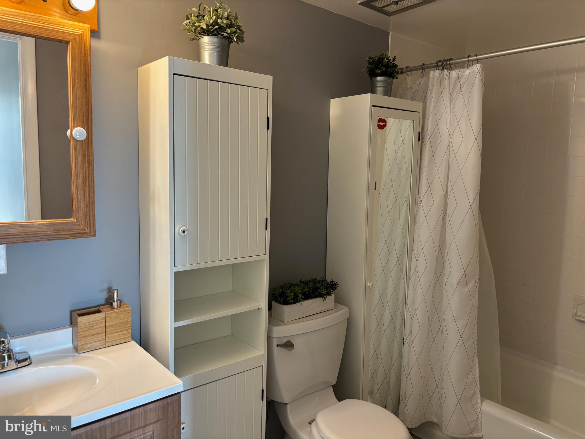 WALNUT GROVE - Residential Lease