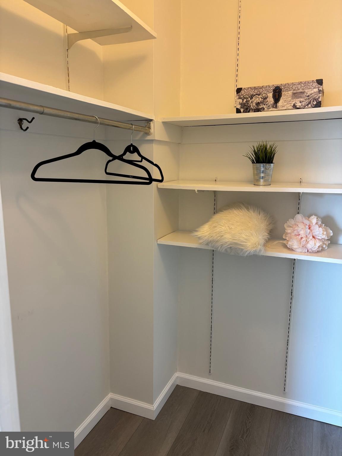 WALNUT GROVE - Residential Lease