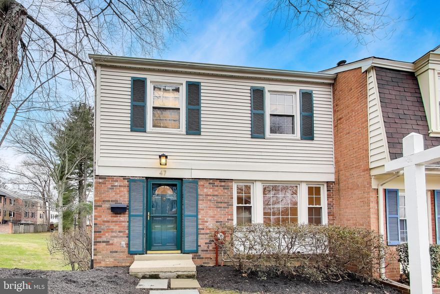 END UNIT TH ---- FRESH & READY FOR A NEW OWNER! Welcome to this SPACIOUS 4 BEDROOM END UNIT W/ NEW PAINT, NEW "KITCHEN AID" STAINLESS STEEL APPLIANCES, and GRANITE Countertops --- 4 bedroom each with a Fan & light, 2 full & 2 half baths & LARGE FINISHED WALKOUT BASEMENT *** Some Newer windows & Newer siding on the outside, NEWer carpets-- Large Finished basement backs to brick privacy wall and private slate patio in yard plus  2 Assigned parking spaces - END UNIT.  Backs to Green Space - Close to The Kentlands, Lakelands, Whole Foods Market, Starbucks, Great dining options, Bus Line to MARC Train, great location. METRO not to far away either....Welcome Home! Check out the Virtual Tour!