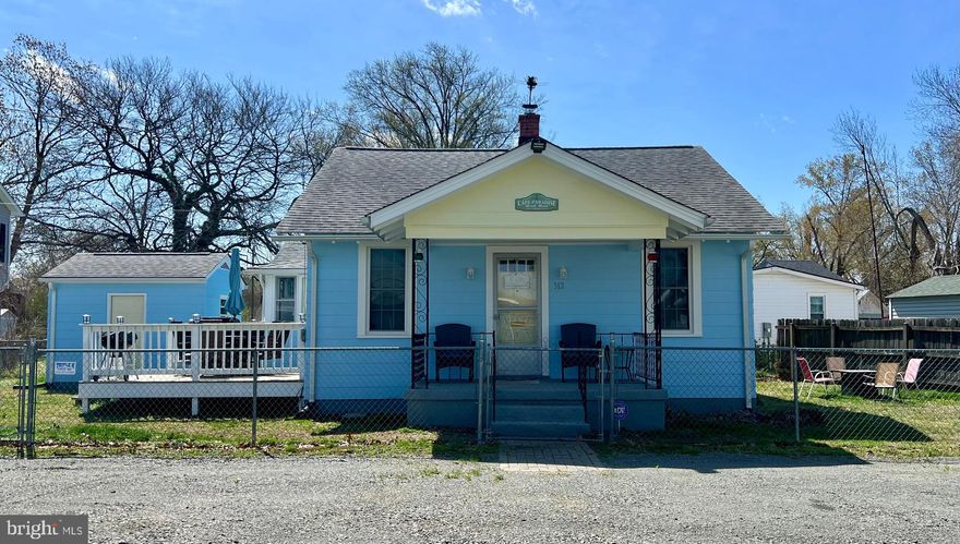 The cutest cottage on "The Point" of Colonial Beach VA with views of the Monroe Bay and walking distance to the local Restaurants.    This rental is available for immediate occupancy,  fully furnished with exterior deck and porch furniture to include a BBQ and Fire Pit.   The rental is available unfurnished if you're not in need of a fully furnished home!  
This 2 bedroom , 1 bath cottage welcomes you with a spacious side deck that leads into the living area, spacious fenced yard, large storage shed and separate laundry area with front load washer and dryer with an extra refrigerator.   
The home is in excellent condition , pet friendly with a spacious living room and dining area.  The kitchen has new appliances with an eat in area !   
Bring your Beach Toys and Golf Cart to enjoy all the amenities the Town of Colonial Beach has to offer !