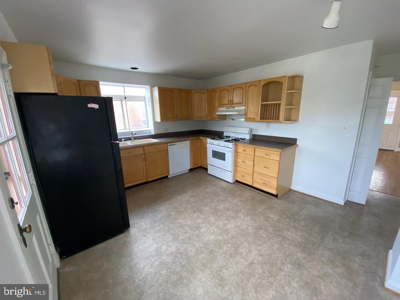 TOWSON MANOR - Residential Lease