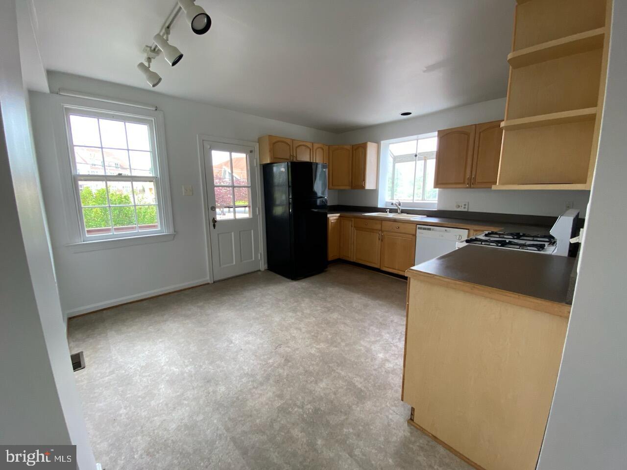 TOWSON MANOR - Residential Lease