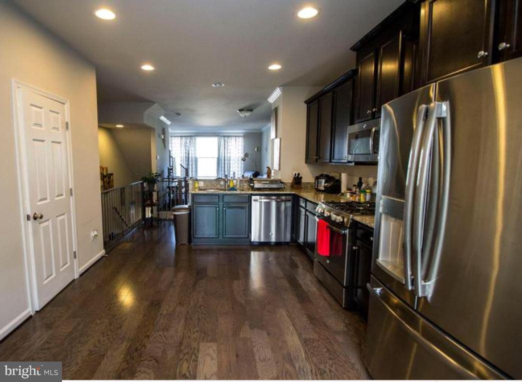 VILLAGE AT WOODSTREAM - Residential Lease