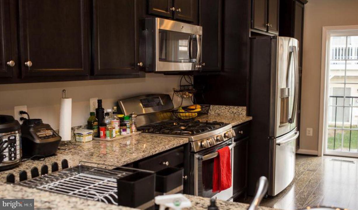 VILLAGE AT WOODSTREAM - Residential Lease