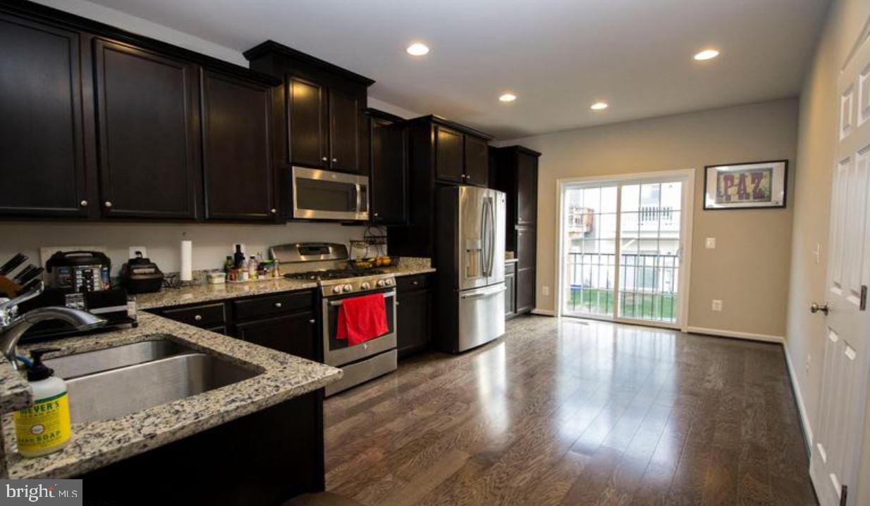 VILLAGE AT WOODSTREAM - Residential Lease