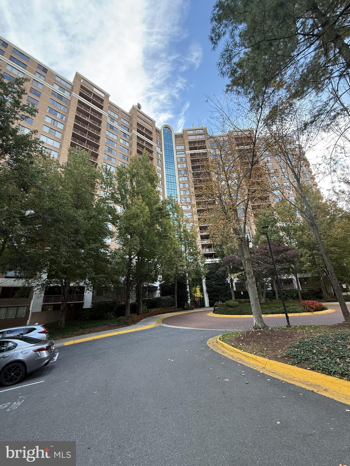 10101 GROSVENOR PLACE 1006