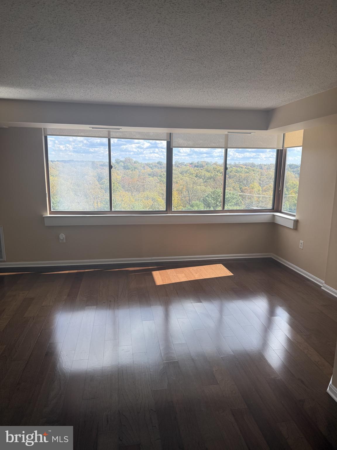 10101 GROSVENOR PLACE 1006