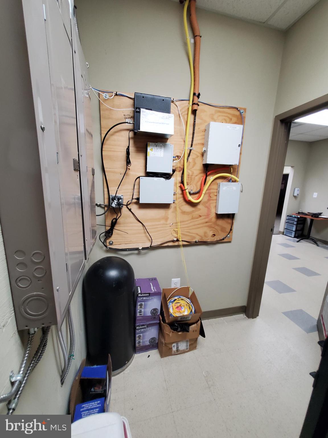 OAK HILL BUSINESS CENTER - Commercial Sale