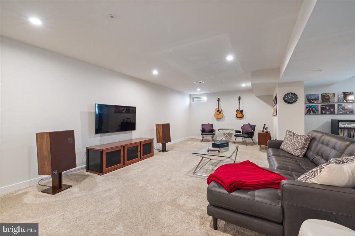 YARDLEY WOODS - Residential