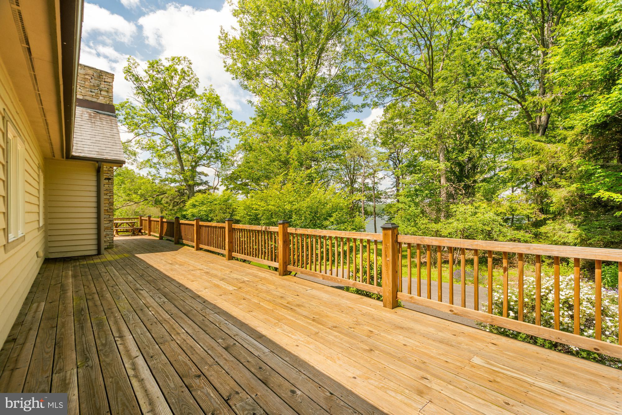 TURKEY NECK - Residential