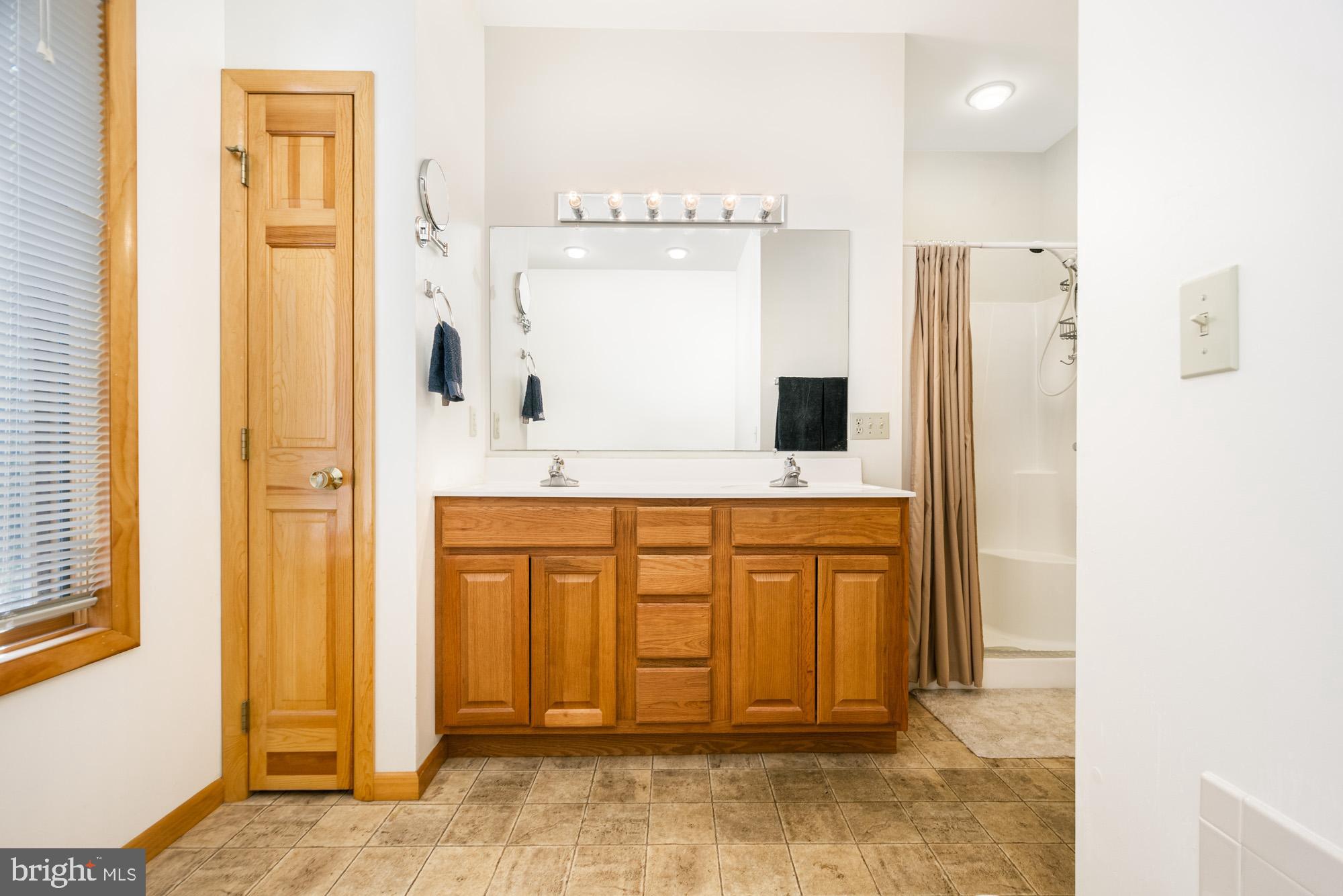 TURKEY NECK - Residential