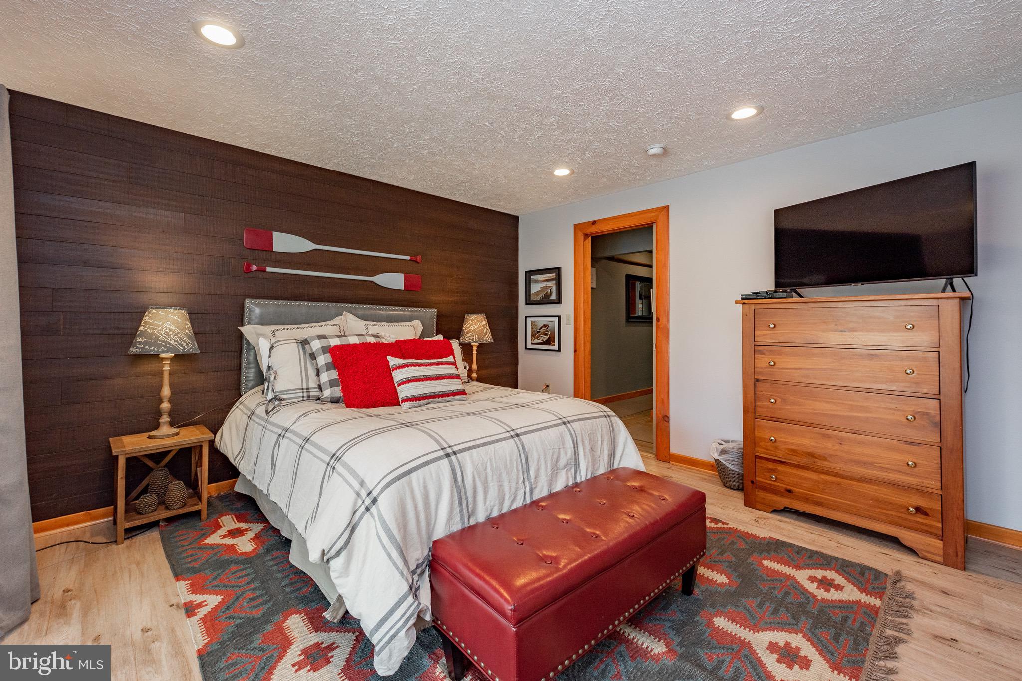 THOUSAND ACRES - Residential