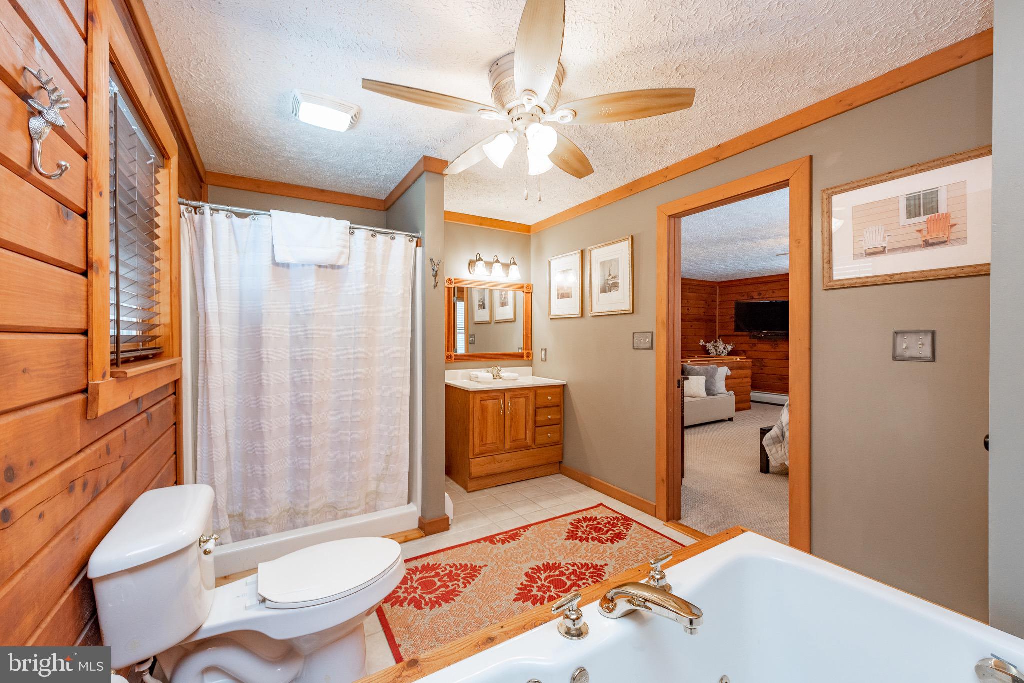 THOUSAND ACRES - Residential