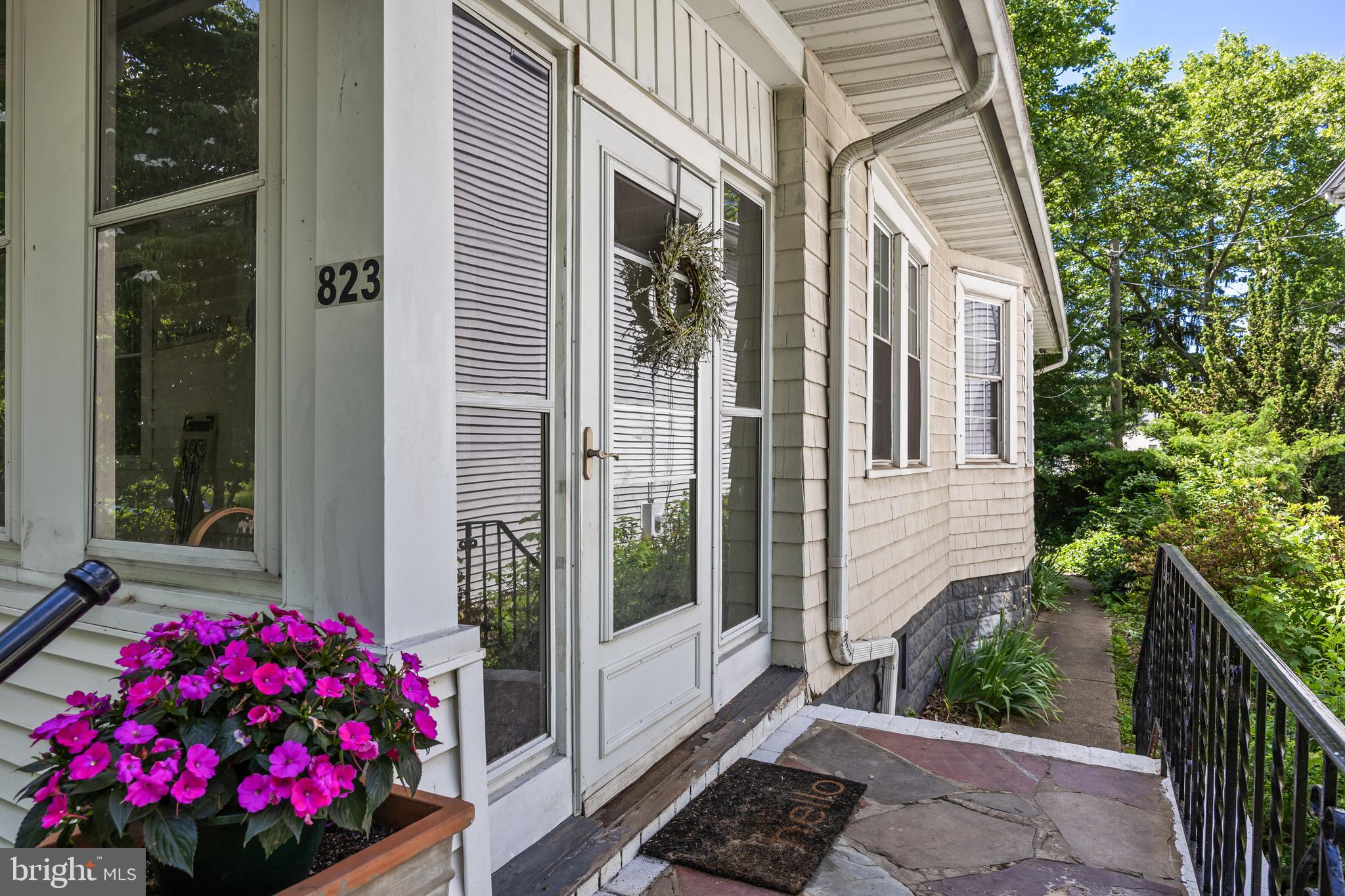 823 COLUMBIA AVENUE