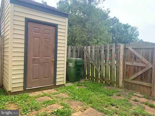 VILLAGES OF SALEM STATION - Residential Lease