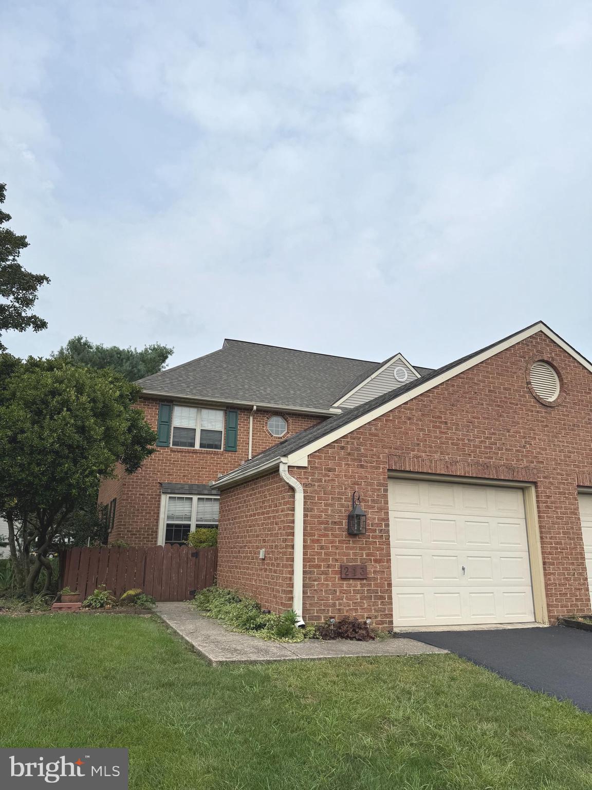 This property will be offered at Public Auction on Monday, September 22, 2025 @ 6pm. The listing price is the opening bid only and in no way reflects the final sale price. 10% down due at auction, 2% transfer tax to be paid by the purchaser, real estate taxes prorated. This brick end-unit condo is located in a great residential neighborhood with easy access to Routes 30, 741, and downtown Lancaster. The first floor features a family room with a brick fireplace, an eat-in kitchen, a formal dining area, access to an outdoor porch, and a convenient powder room. Upstairs, you’ll find two bedrooms—both with walk-in closets—a full Jack-and-Jill bathroom, and a laundry space. Additional amenities include an attached one-car brick garage and a charming front courtyard.