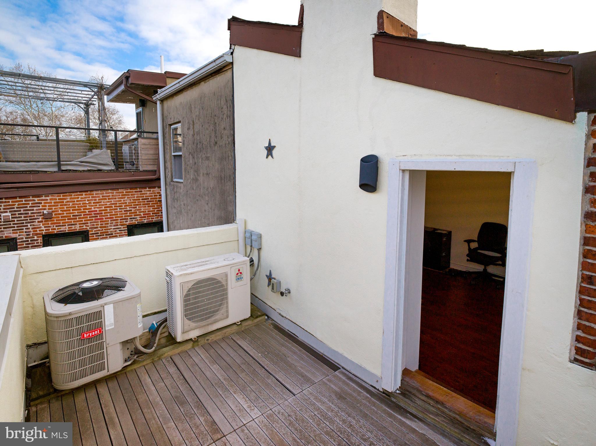 QUEEN VILLAGE - Residential