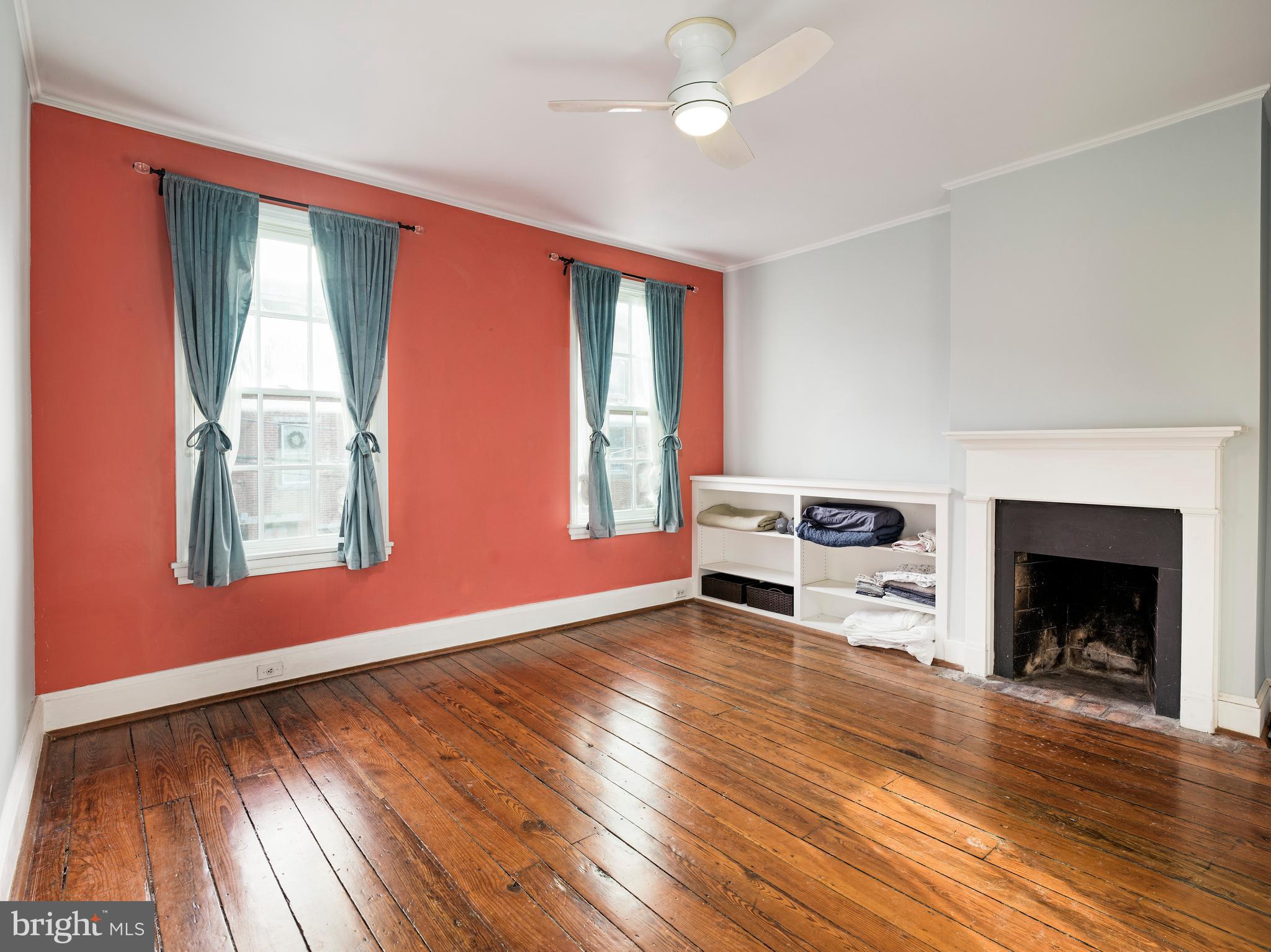 QUEEN VILLAGE - Residential