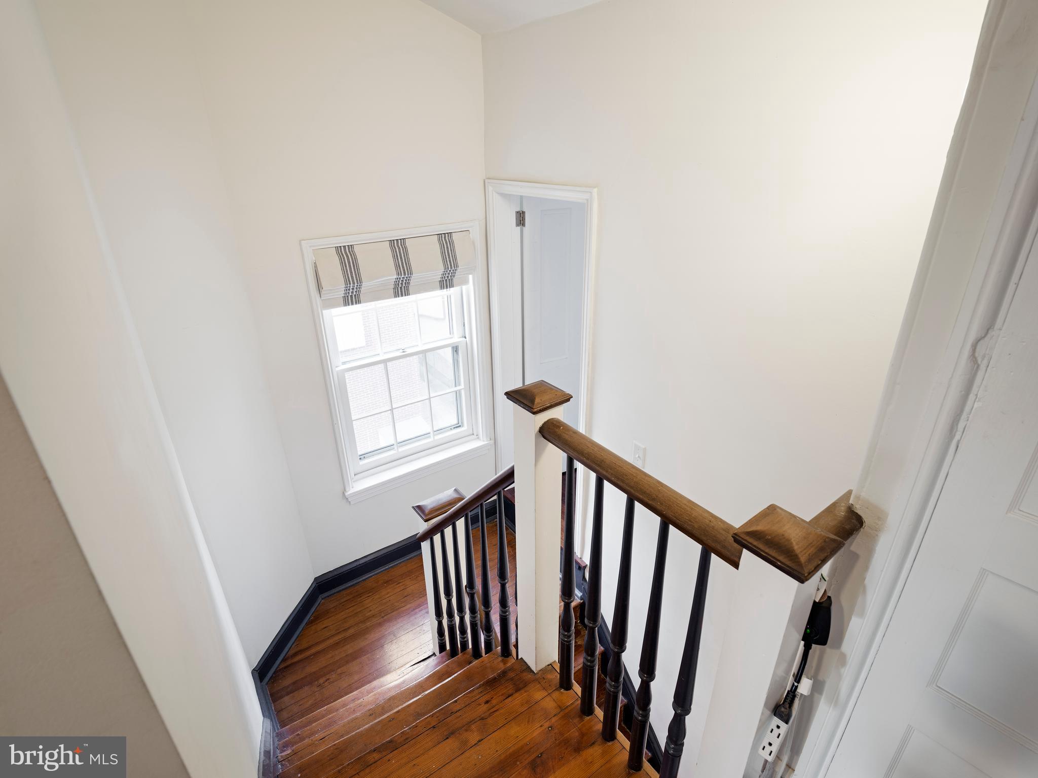 QUEEN VILLAGE - Residential