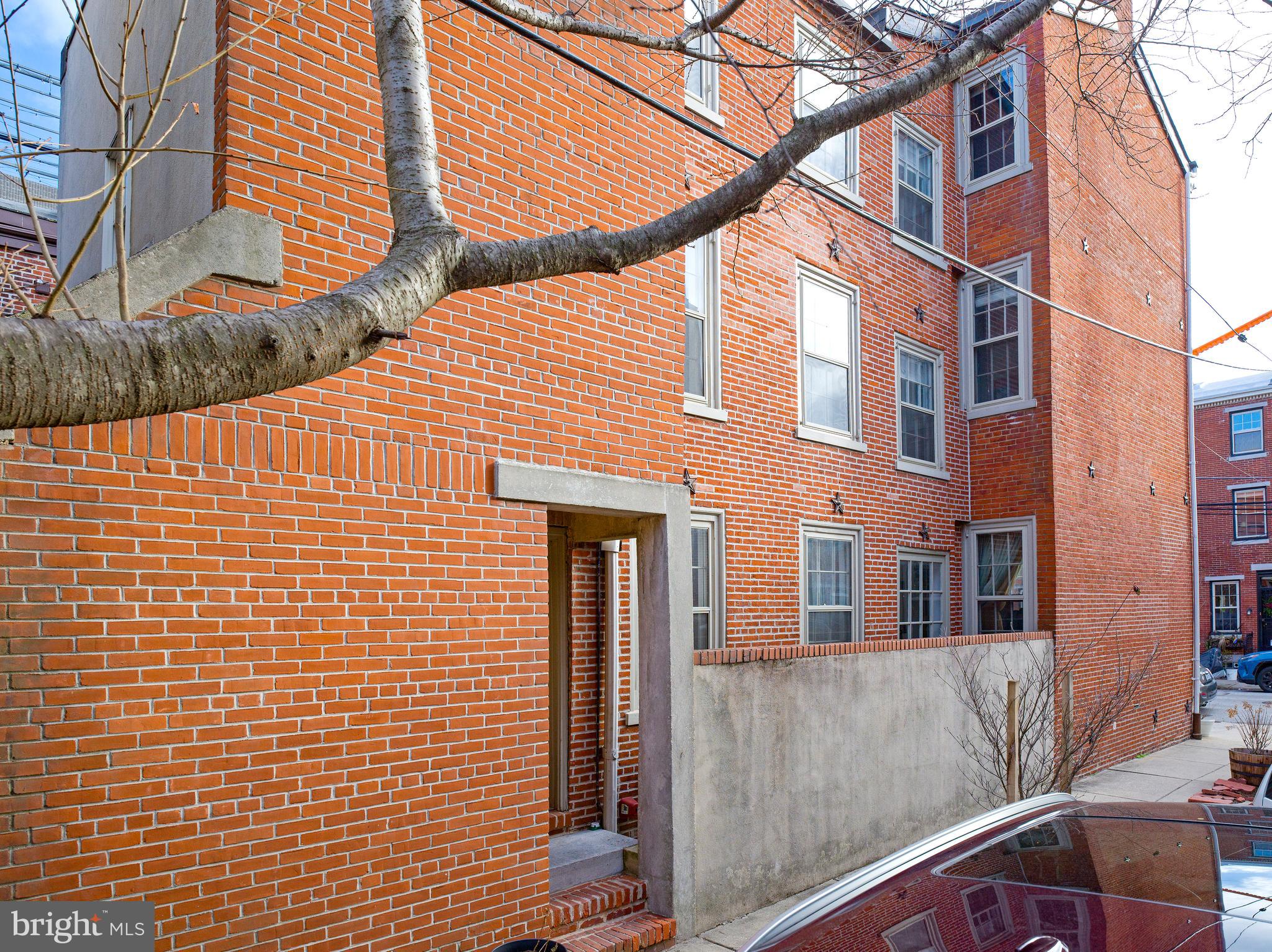 QUEEN VILLAGE - Residential