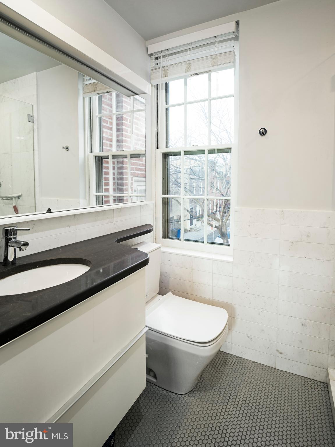 QUEEN VILLAGE - Residential