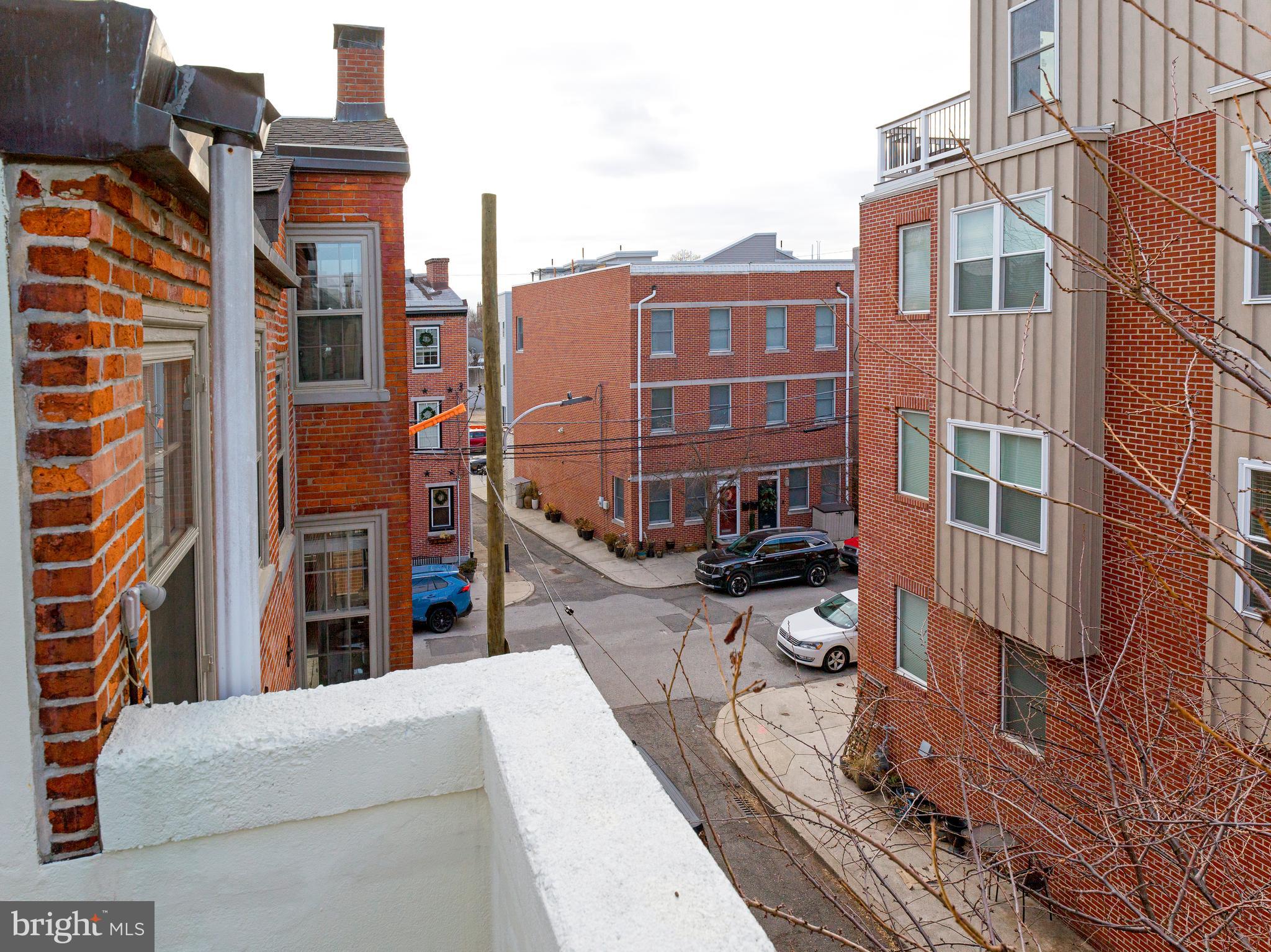 QUEEN VILLAGE - Residential