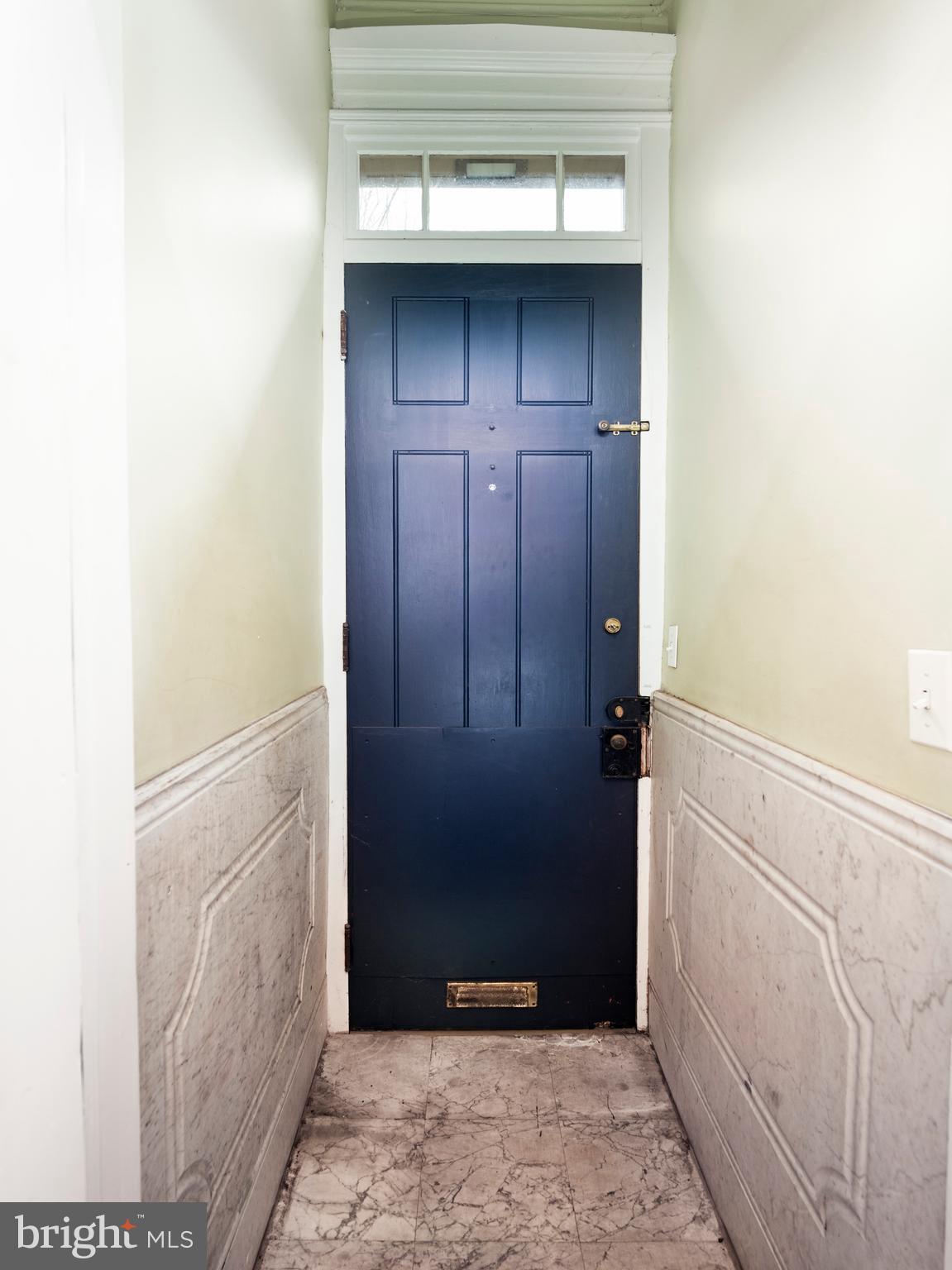 QUEEN VILLAGE - Residential