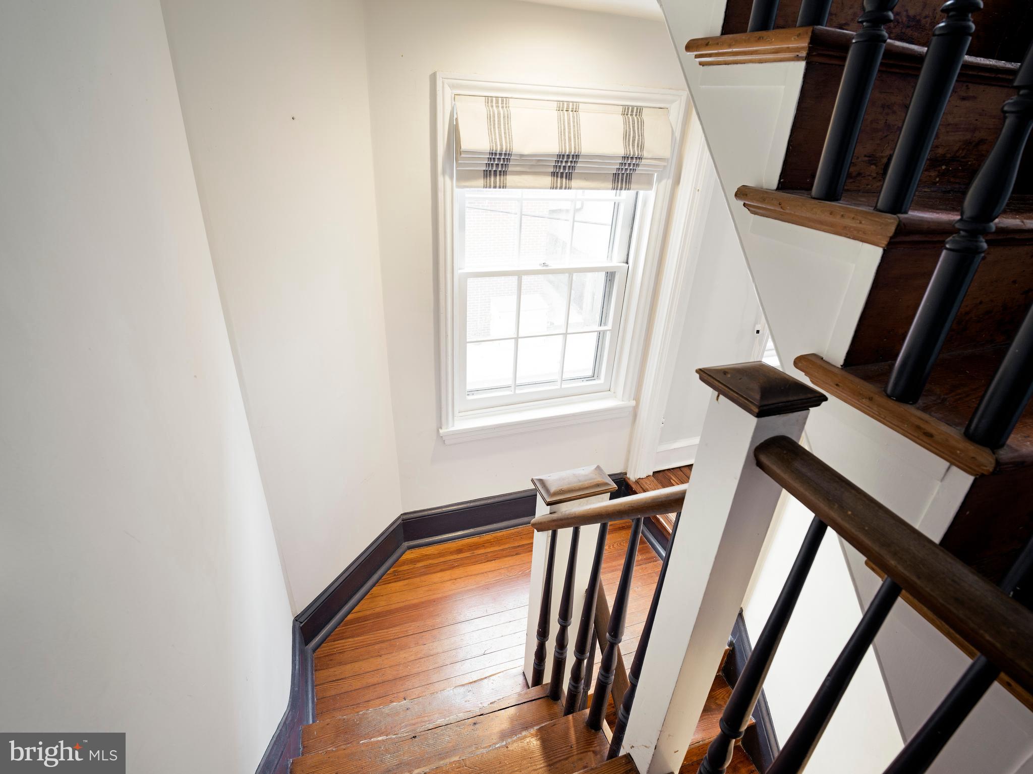 QUEEN VILLAGE - Residential