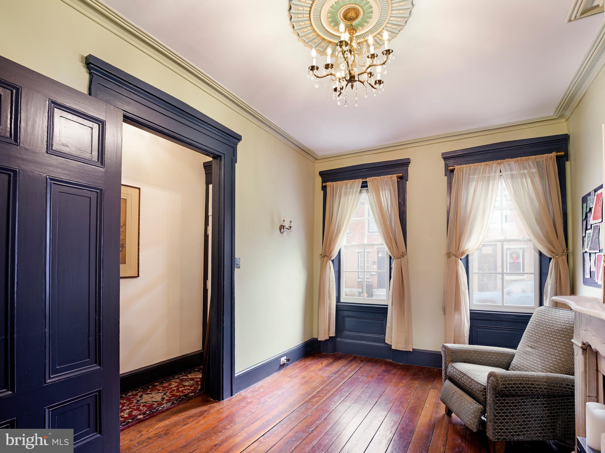 QUEEN VILLAGE - Residential