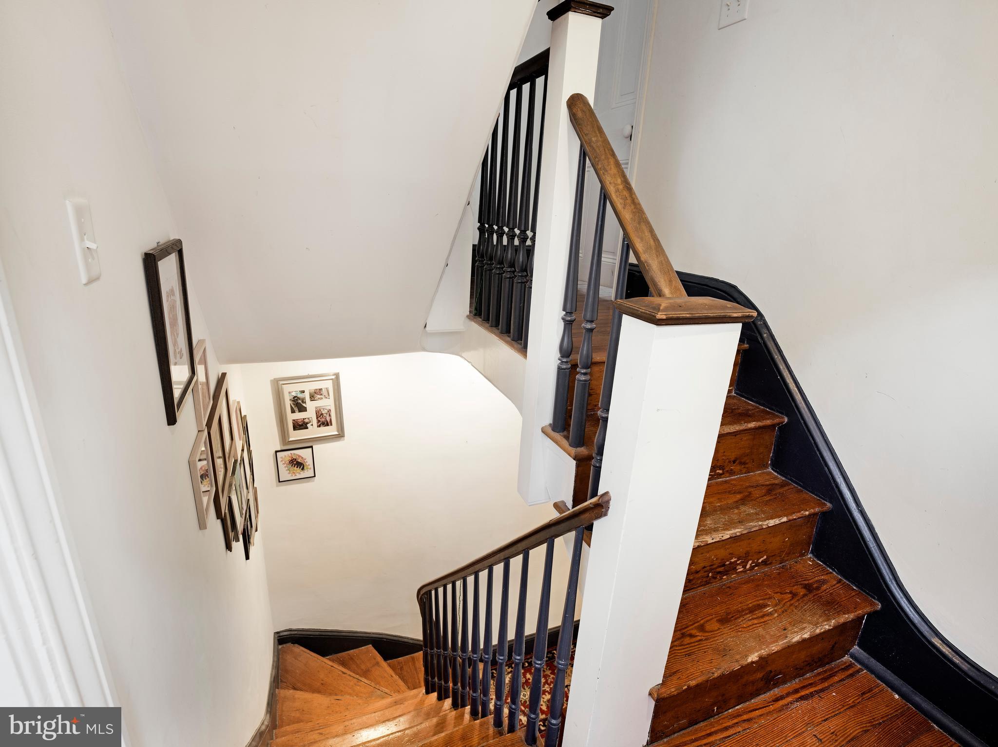 QUEEN VILLAGE - Residential