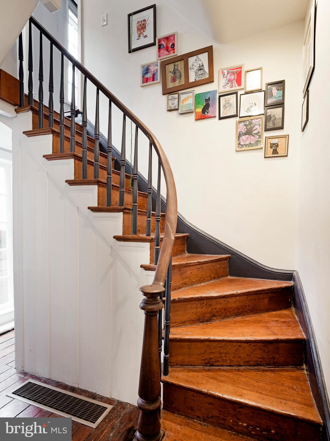 QUEEN VILLAGE - Residential