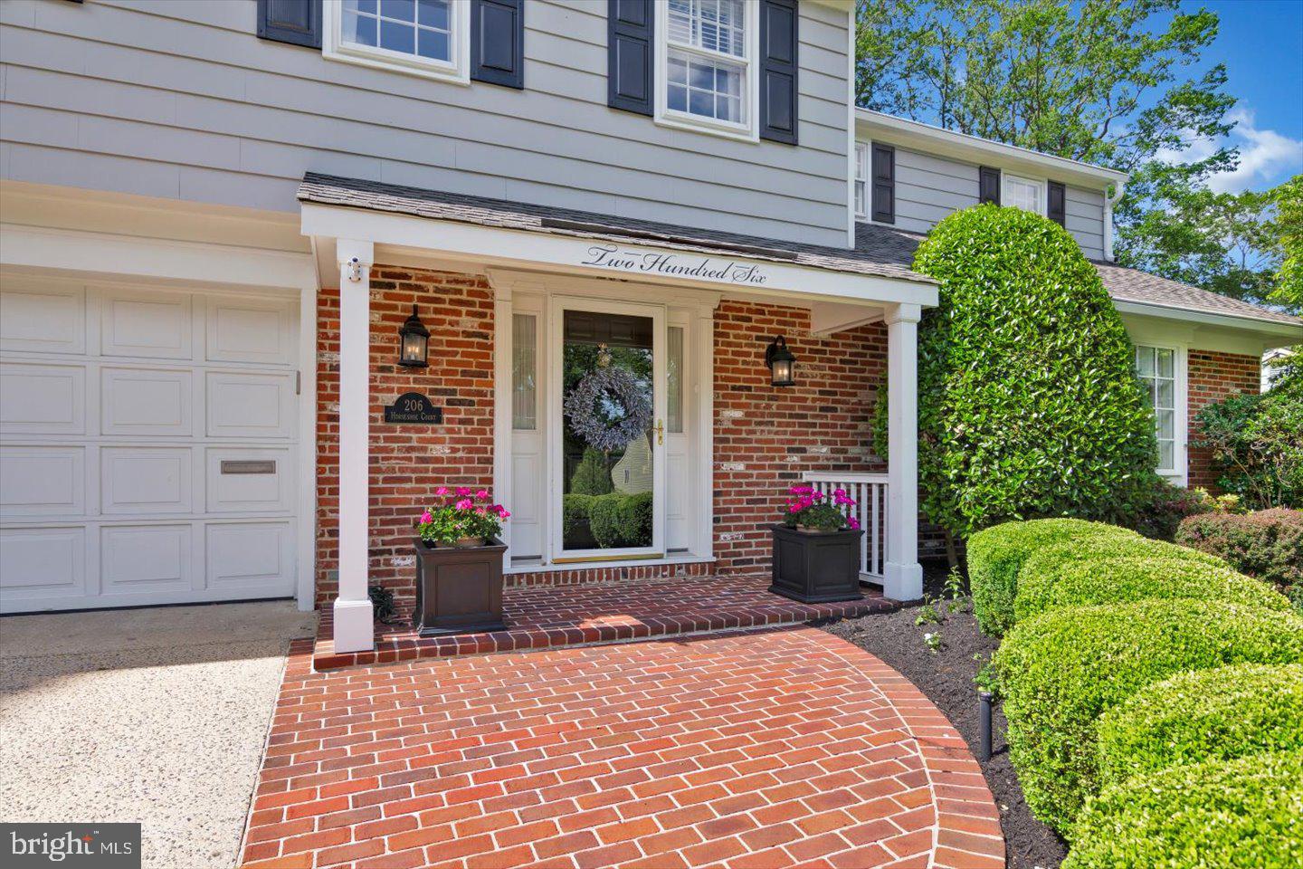 206 HORSE SHOE COURT