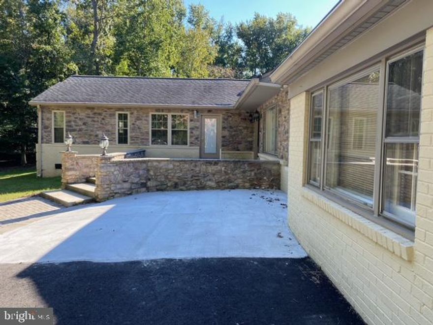 THIS IS A STUDIO RENTAL, LISTING IS FOR STUDIO ONLY. LIVE COMFORTABLY IN A BEAUTIFUL, QUIET, AND DESIRABLE PINE RIDGE SUBDIVISION IN FAIRFAX. THE STUDIO RENTAL FEATURES  A FULL BATHROOM, HUGE WALK - IN CLOSET, KITCHENETTE, PRIVATE TERRACE. THE RENTAL AMOUNT INCLUDES UTILITIES (WATER, GAS, ELECTRIC, TRASH,PARKING)