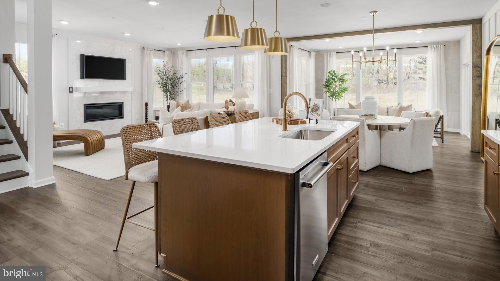 SOUTH LAKE - Residential