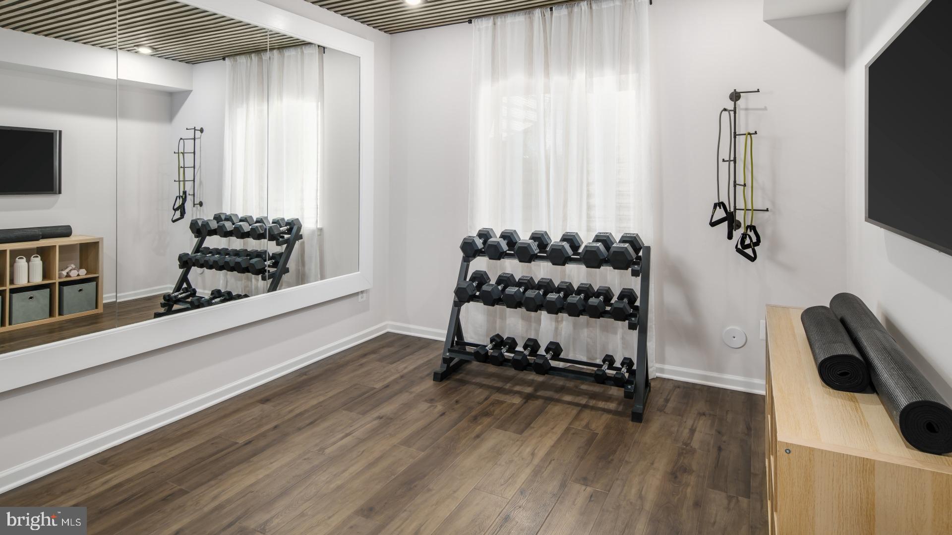 SOUTH LAKE - Residential