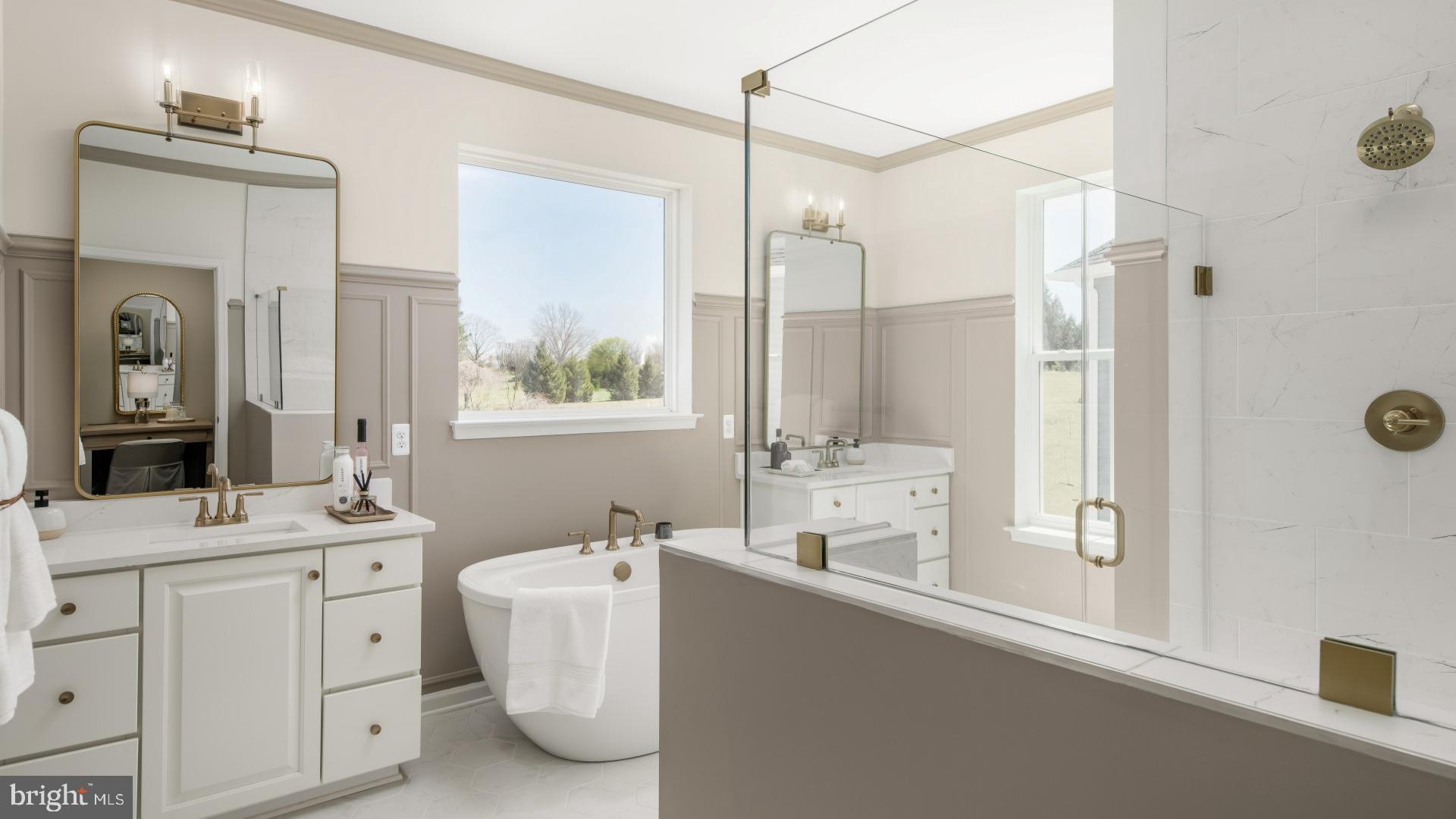 SOUTH LAKE - Residential