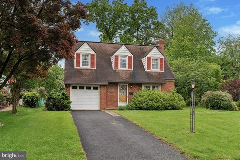 402 WILLOW ROAD ORELAND PA 19075