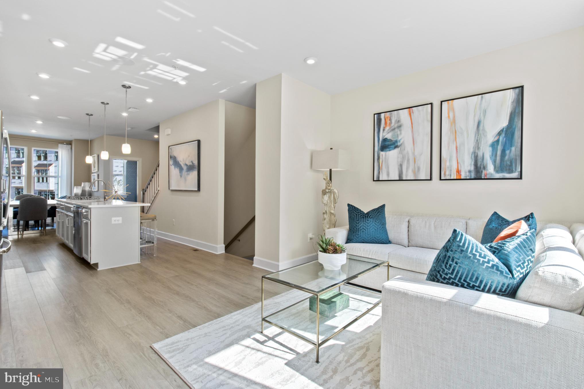 GATEWAY WEST - Residential